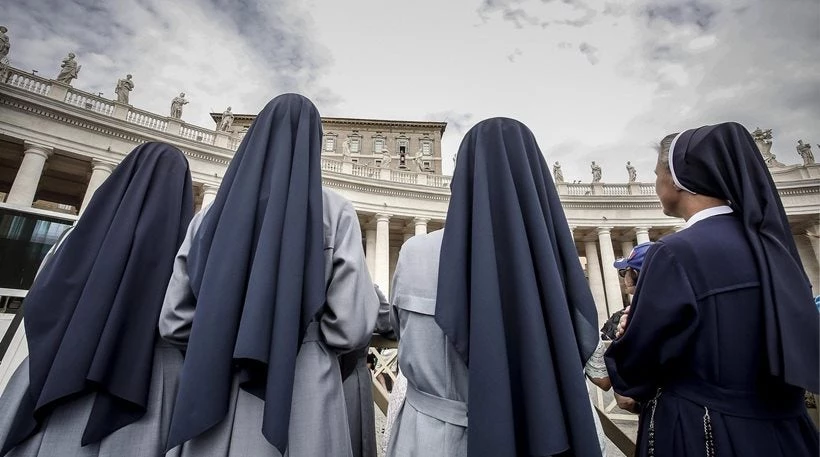 Σταματείστε να εκμεταλλεύεστε τις μοναχές: Περιοδικό στο Βατικανό «καρφώνει» τη Ρωμαιοκαθολική εκκλησία